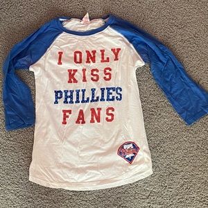 Size medium I only kiss phillies fans pink shirt